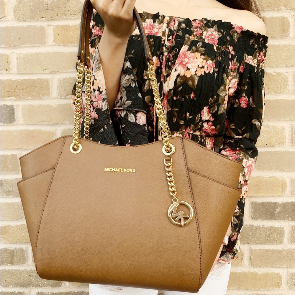 SALE🥰🥰 Michael Kors Jet set chain tote luggage